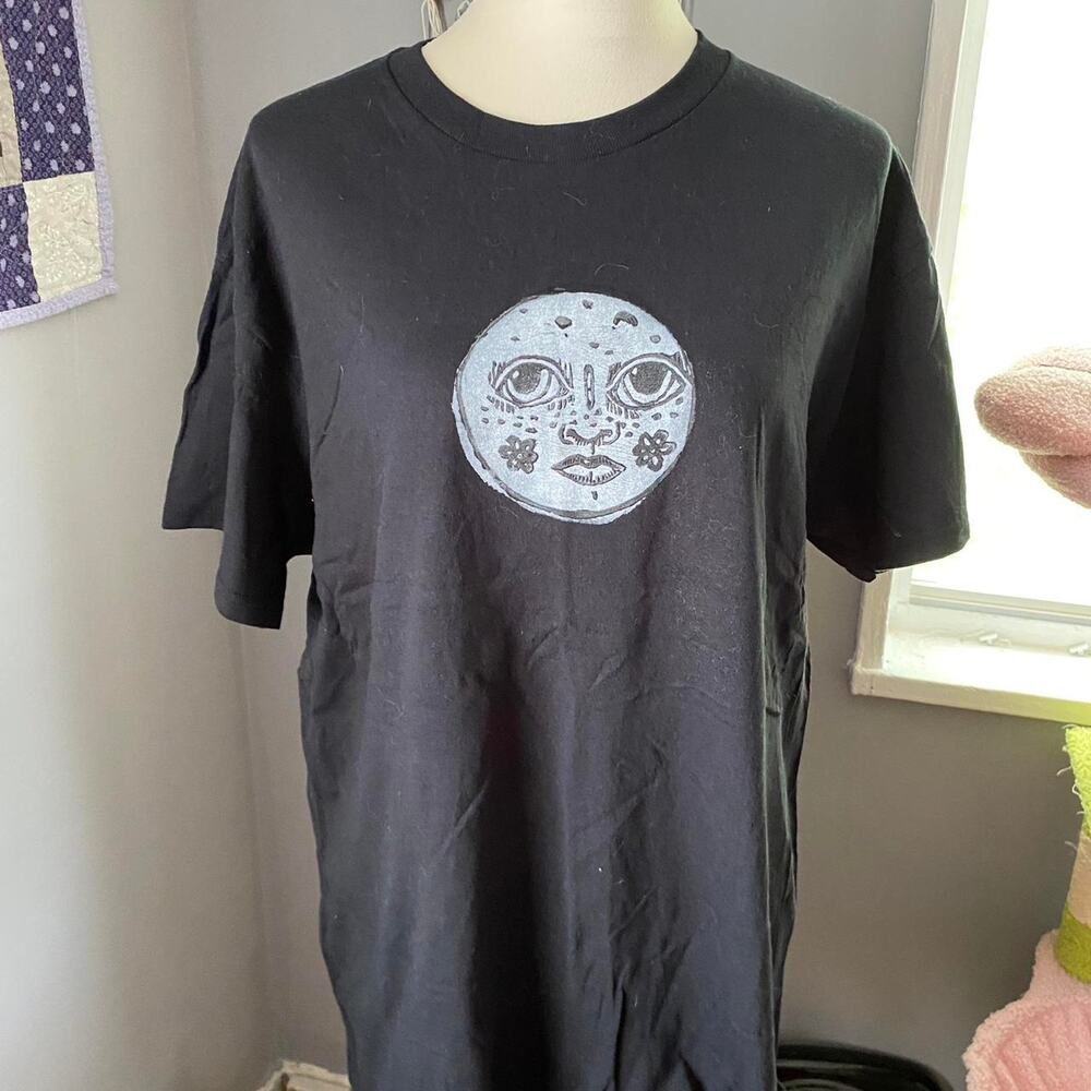 Full moon tee